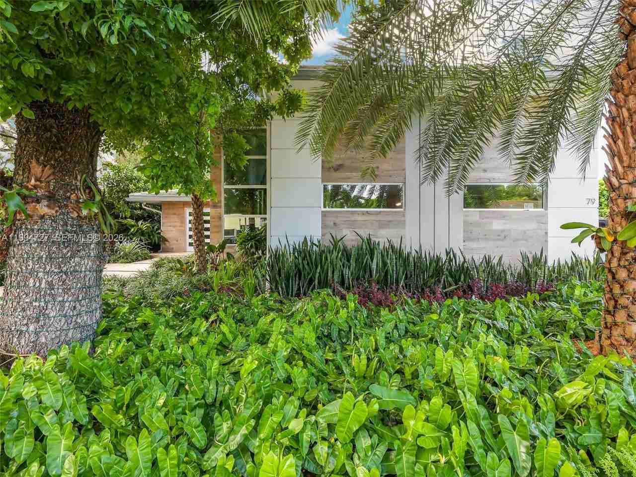 79 Shore Dr W - Photo 2 of 24