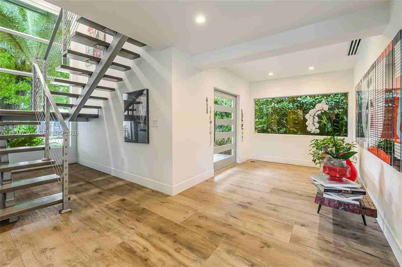 79 Shore Dr W - Photo 5 of 24