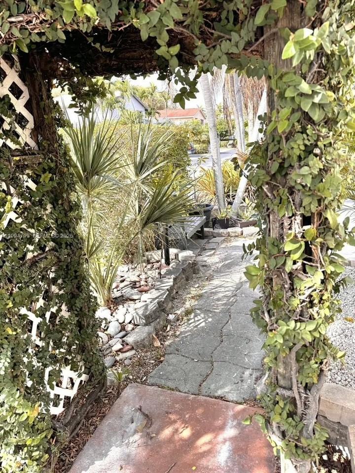 11517 Sw 34th Ln #0 - Photo 3 of 21