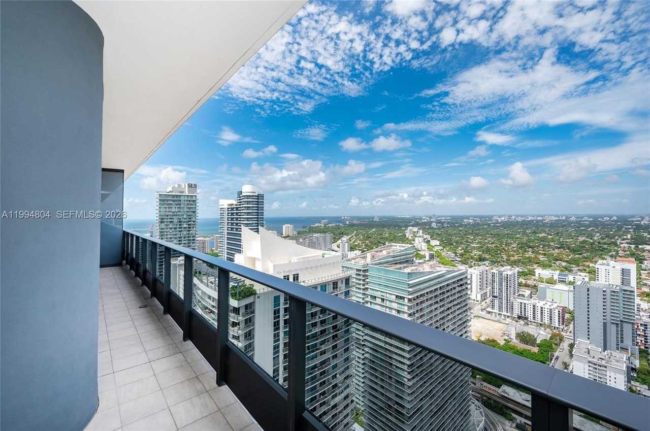 1000 Brickell Plz - Photo 2 of 50