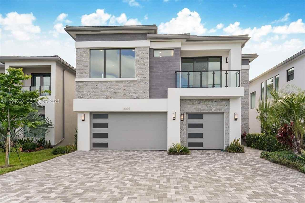 8095 Crystal Downs Ave - Photo 2 of 26