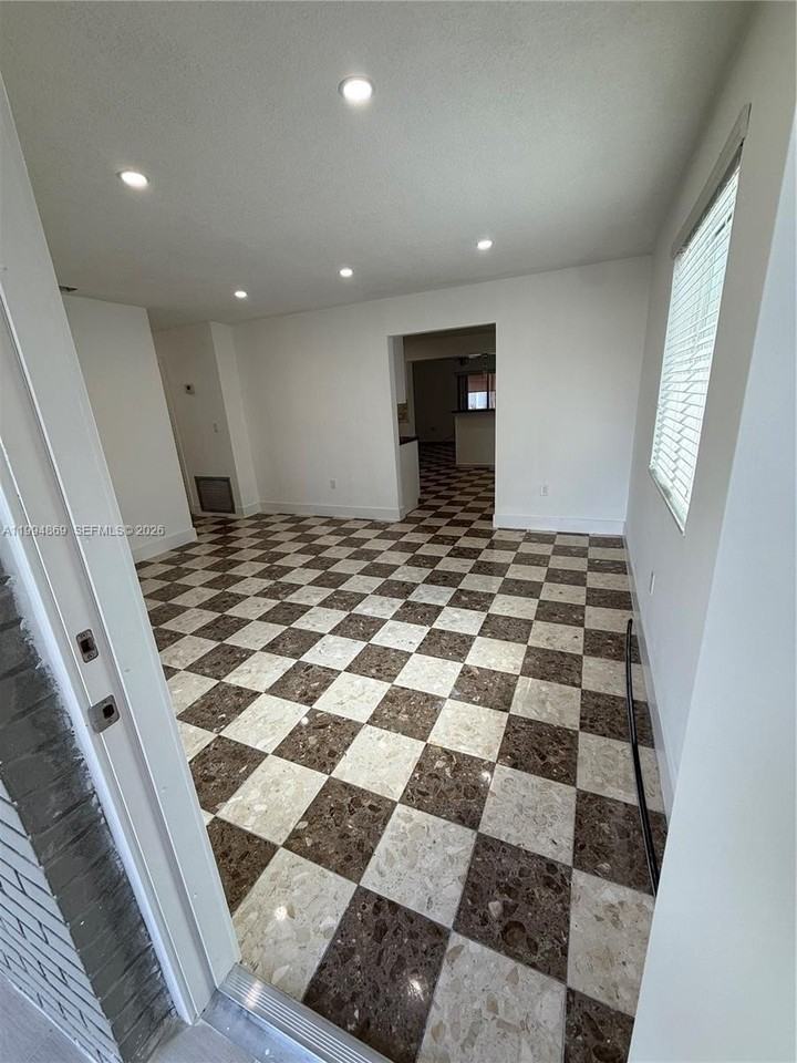 7312 Sw 22nd St - Photo 2 of 14