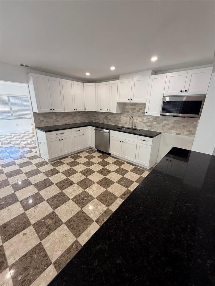 7312 Sw 22nd St - Photo 4 of 14