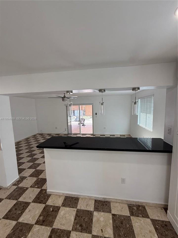 7312 Sw 22nd St - Photo 6 of 14