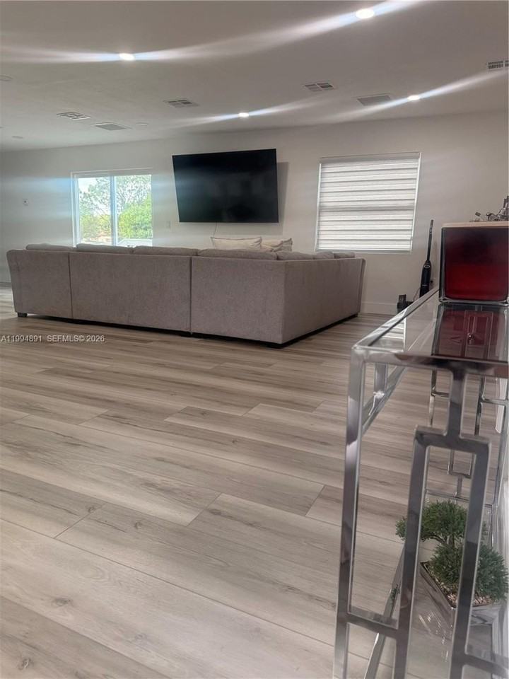 820 N Trebol St #0 - Photo 5 of 27