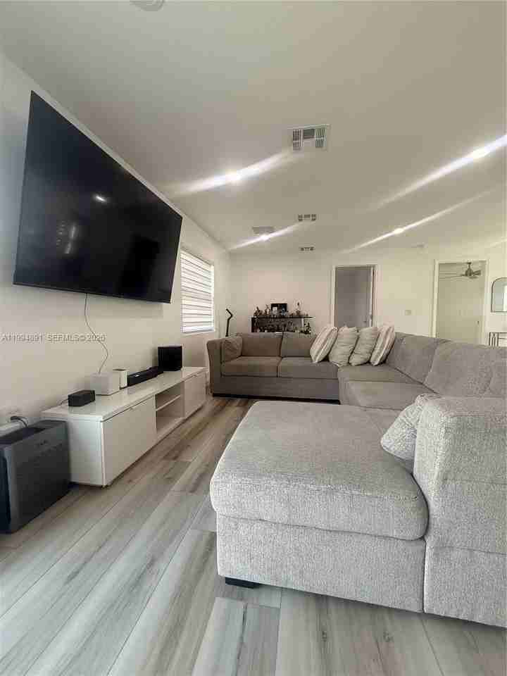 820 N Trebol St #0 - Photo 7 of 27