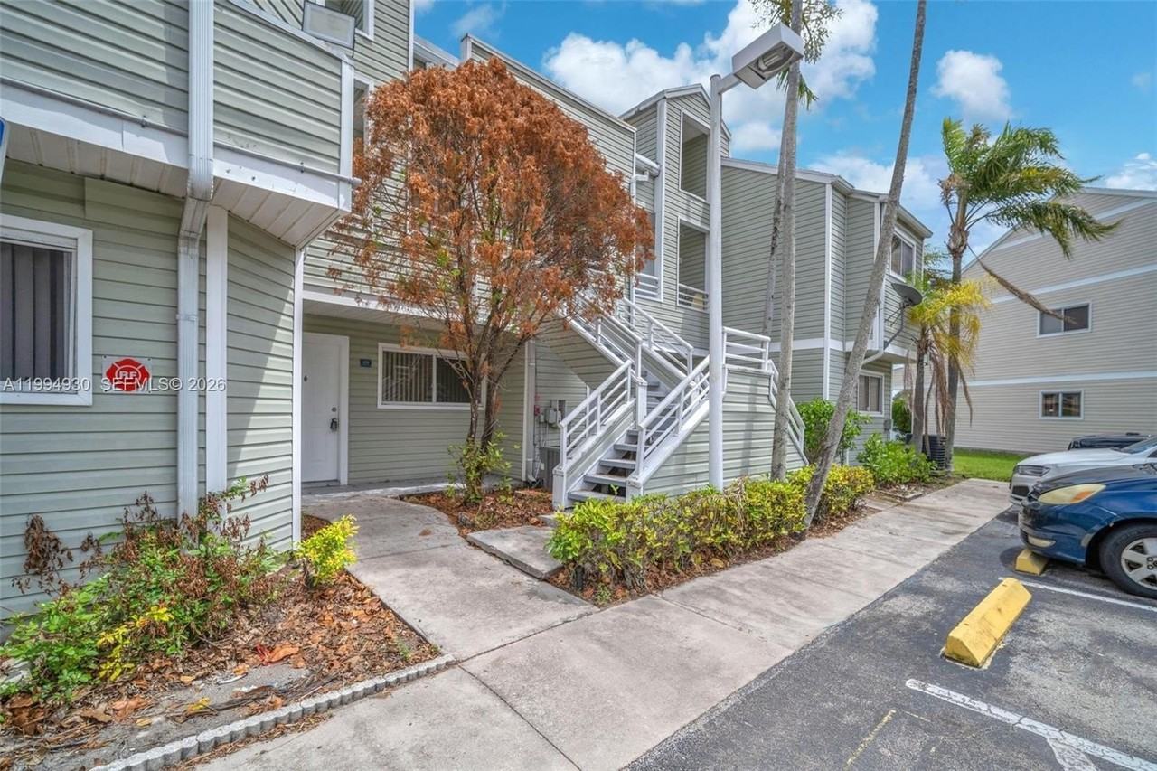 3437 Nw 44th St #107 - Photo 3 of 30