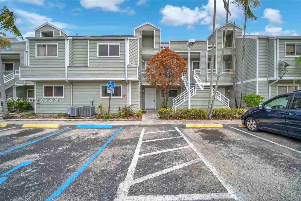 3437 Nw 44th St #107 - Photo 4 of 30