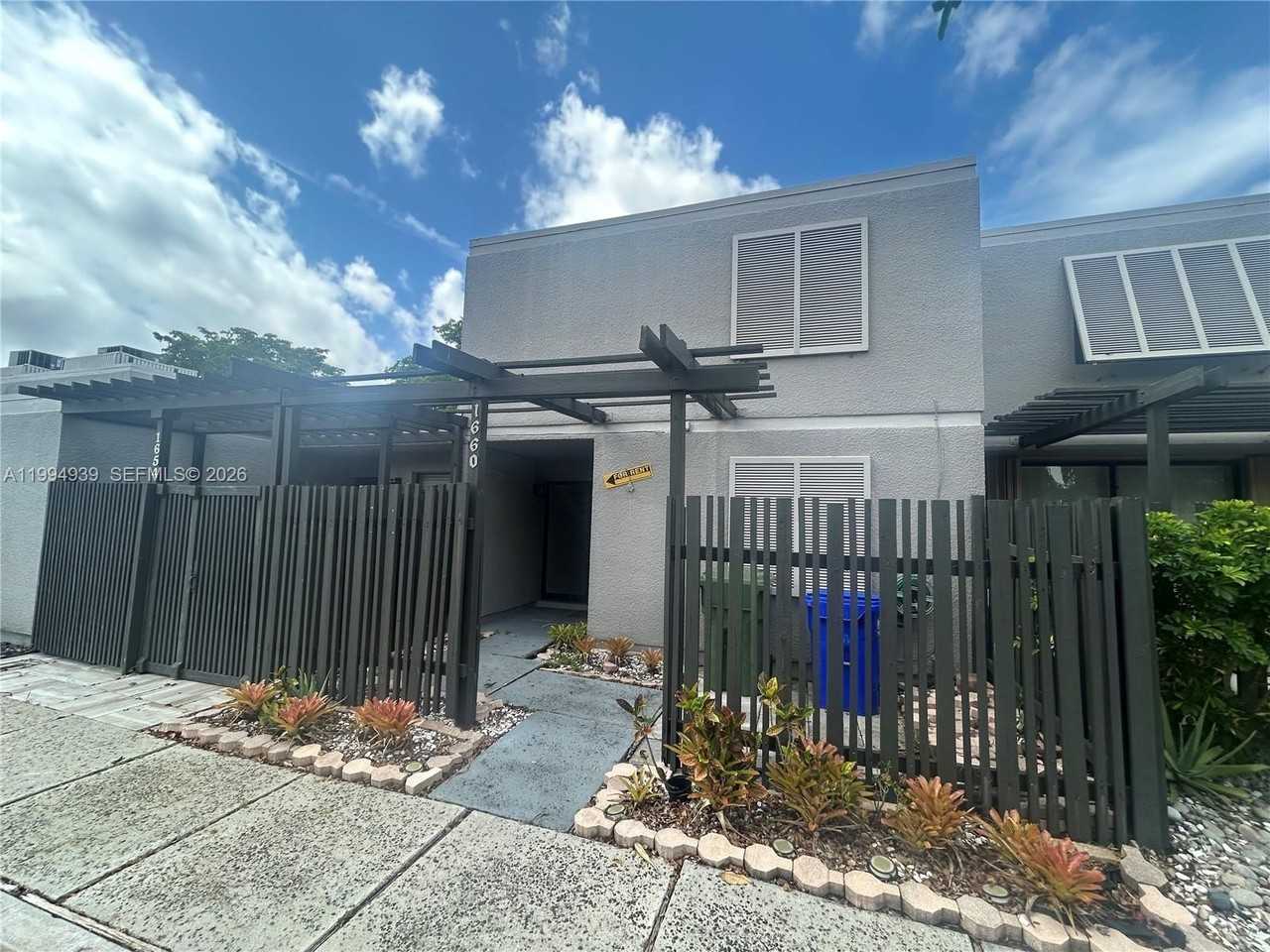 1660 Nw 113th Way - Photo 2 of 23