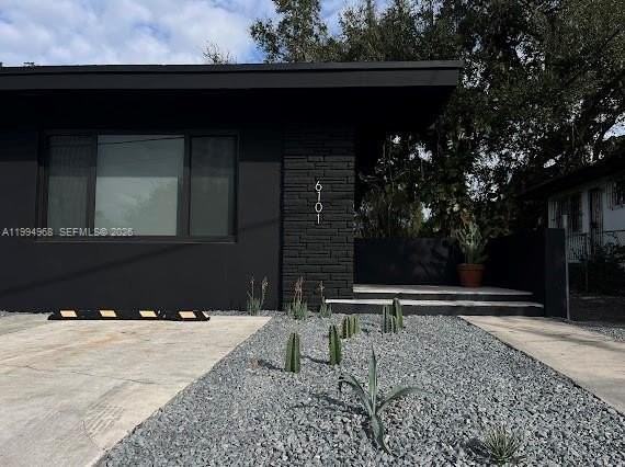 6101 Ne Miami Ct #2 - Photo 3 of 11