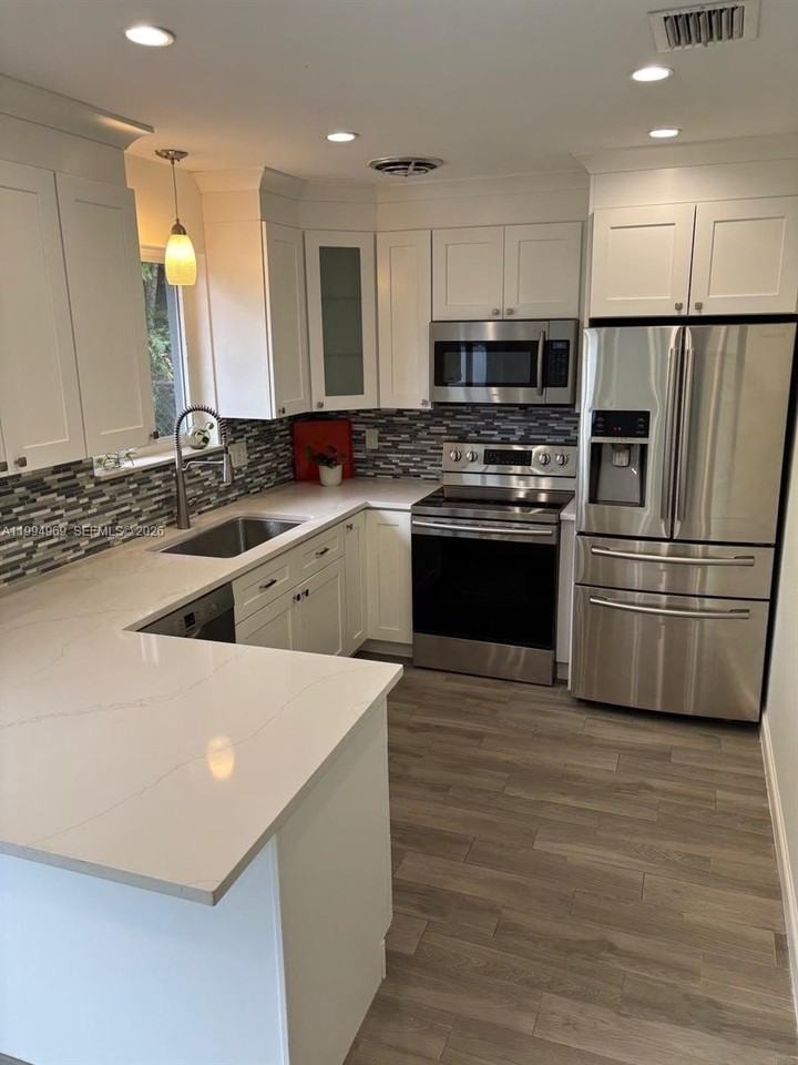 1426 Arthur St #1426 - Photo 3 of 16