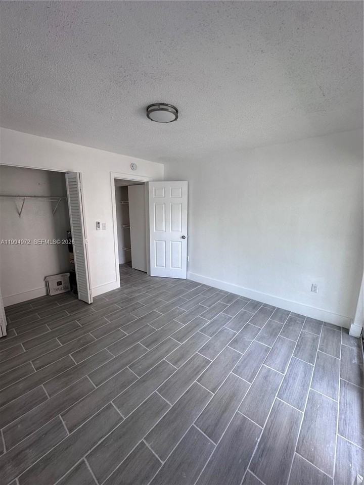 310 Nw 16th Ave #1 - Photo 4 of 7