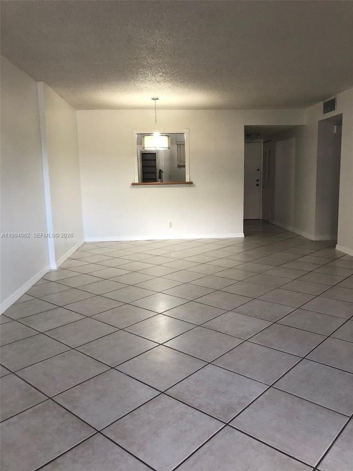 404 Nw 68th Ave #113 - Photo 4 of 17