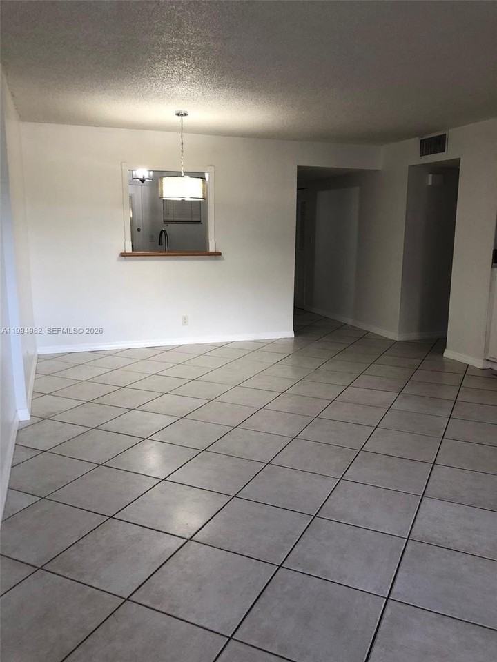 404 Nw 68th Ave #113 - Photo 5 of 17