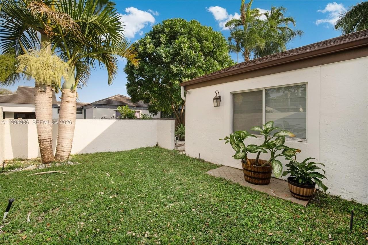 15250 Sw 154th Ter #A - Photo 2 of 16