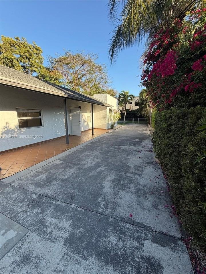 3373 Sw 29th Ter #3373 - Photo 3 of 25