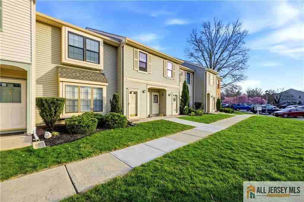 151 Wyndham Pl - Photo 2 of 19