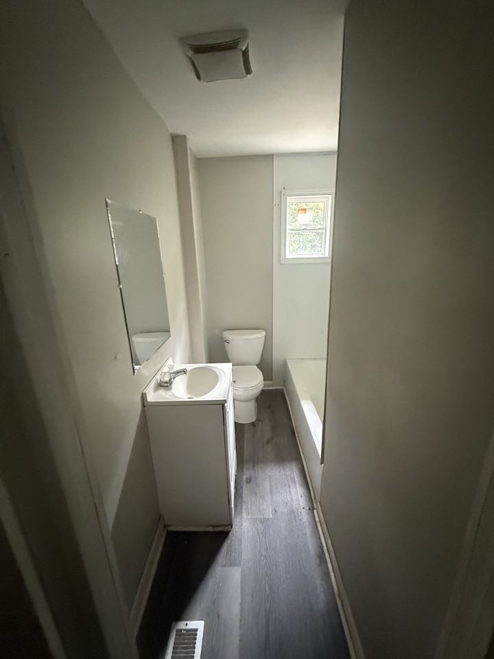 356 Woolfolk St #B - Photo 3 of 4