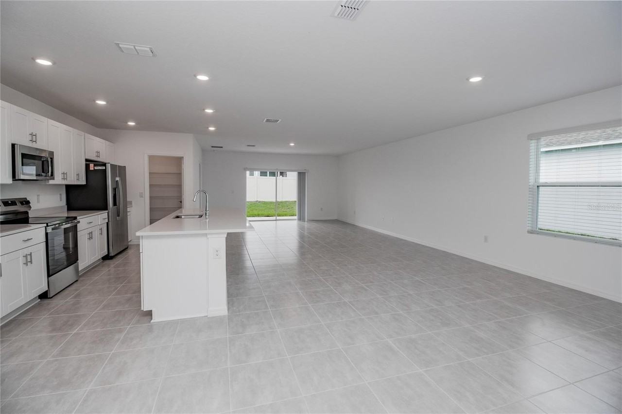 2068 Babbling Brook Blvd - Photo 3 of 27