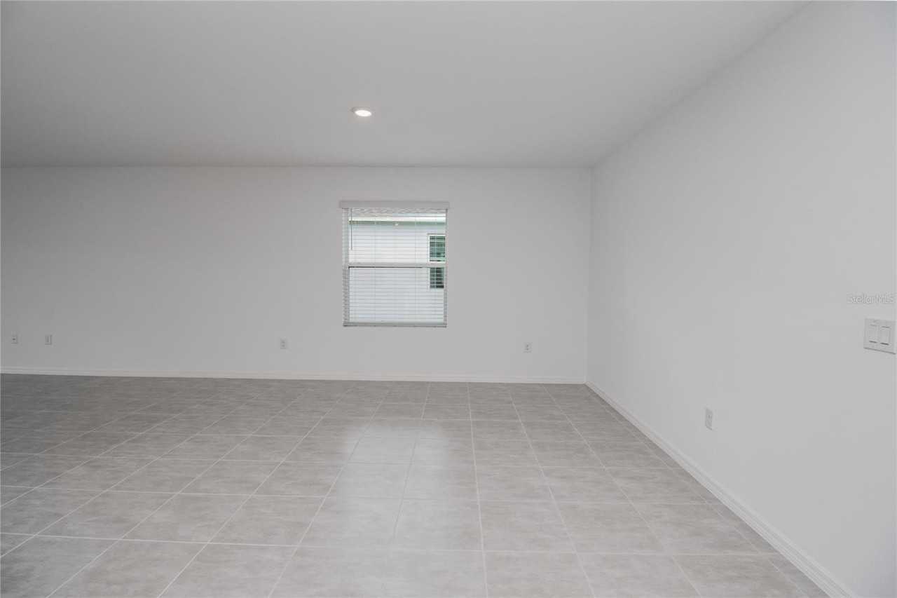 2068 Babbling Brook Blvd - Photo 5 of 27