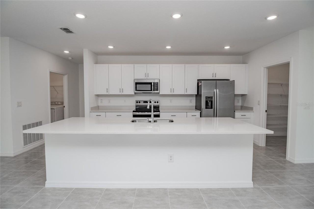 2068 Babbling Brook Blvd - Photo 6 of 27