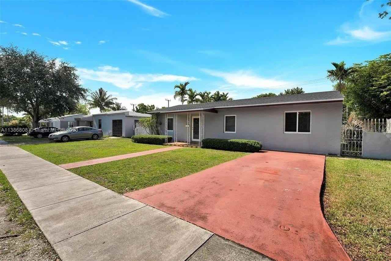 437 Swan Ave - Photo 2 of 31