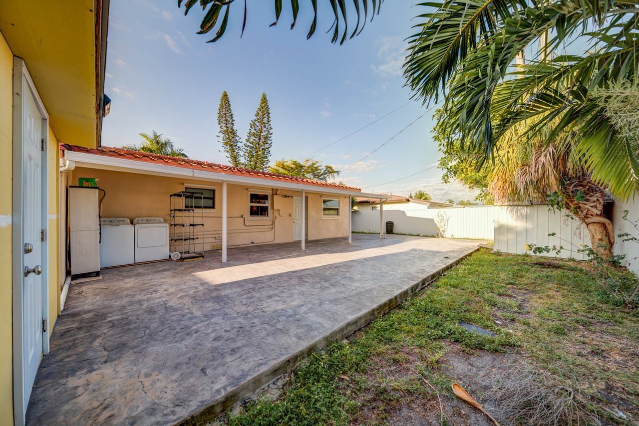 917 Ne 164th St - Photo 7 of 8