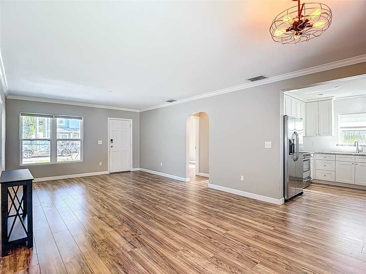 104 W Osborne Ave - Photo 3 of 15