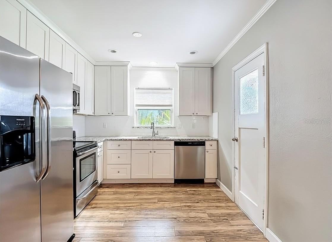 104 W Osborne Ave - Photo 4 of 15