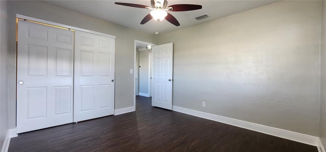 8211 7th St N - Photo 4 of 47