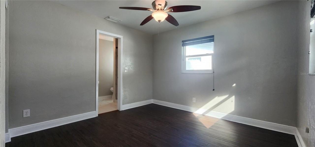 8211 7th St N - Photo 7 of 47