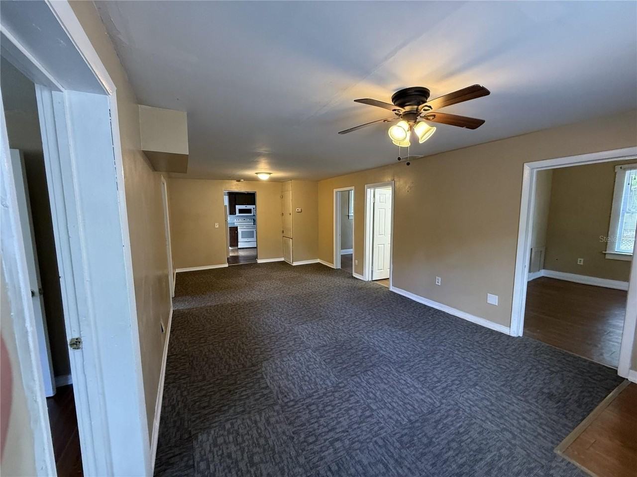 314 W Crescent Dr - Photo 4 of 19