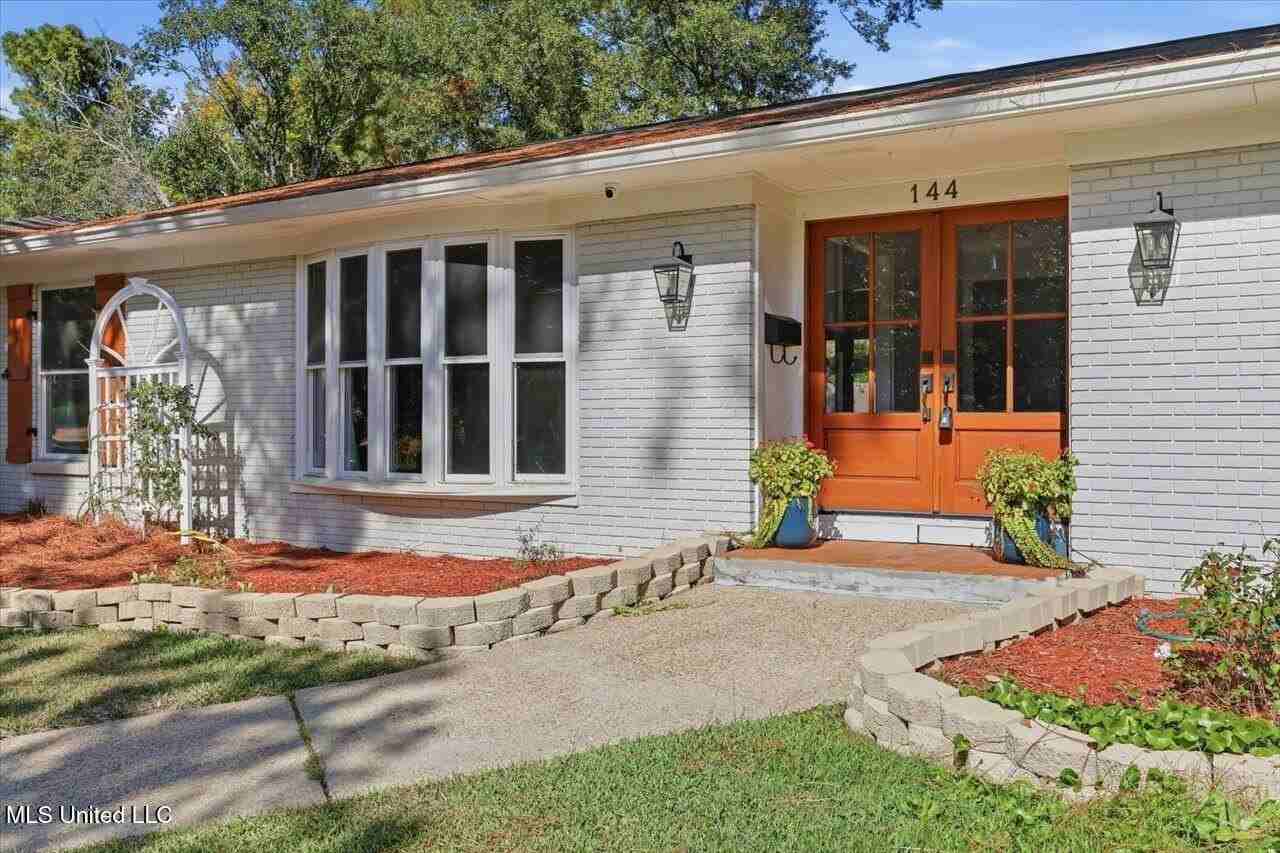 144 Rollingwood Dr - Photo 3 of 43