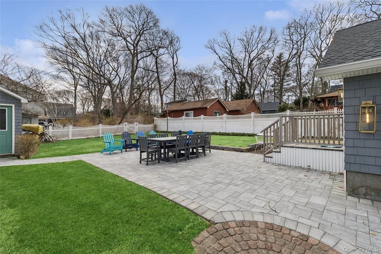 1050 Pine Ave - Photo 3 of 20