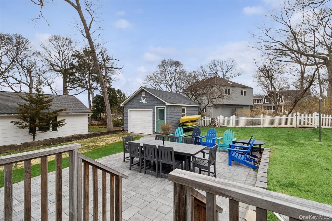 1050 Pine Ave - Photo 4 of 20