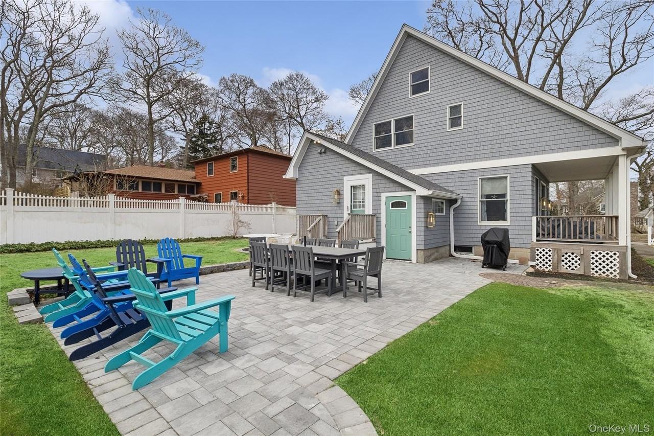 1050 Pine Ave - Photo 5 of 20