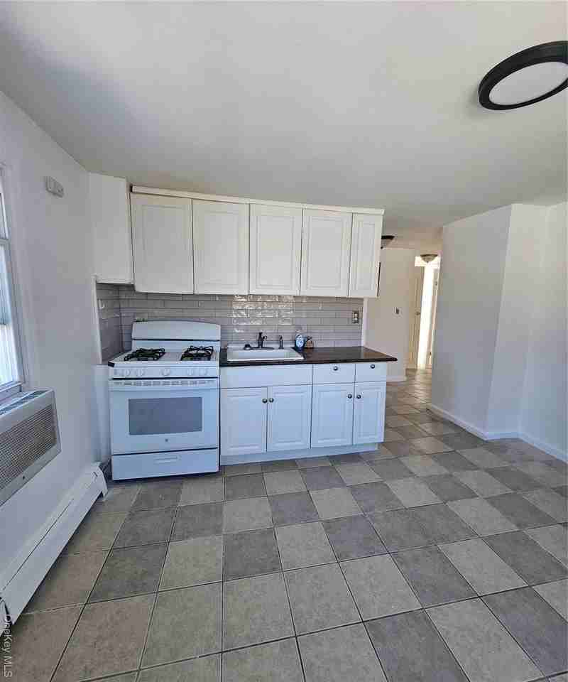 196 S Franklin St - Photo 2 of 8