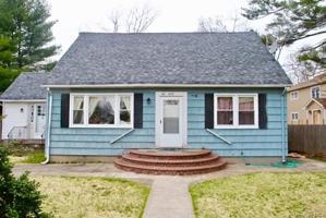 featured image of 117 Blydenburg Ave Unit B