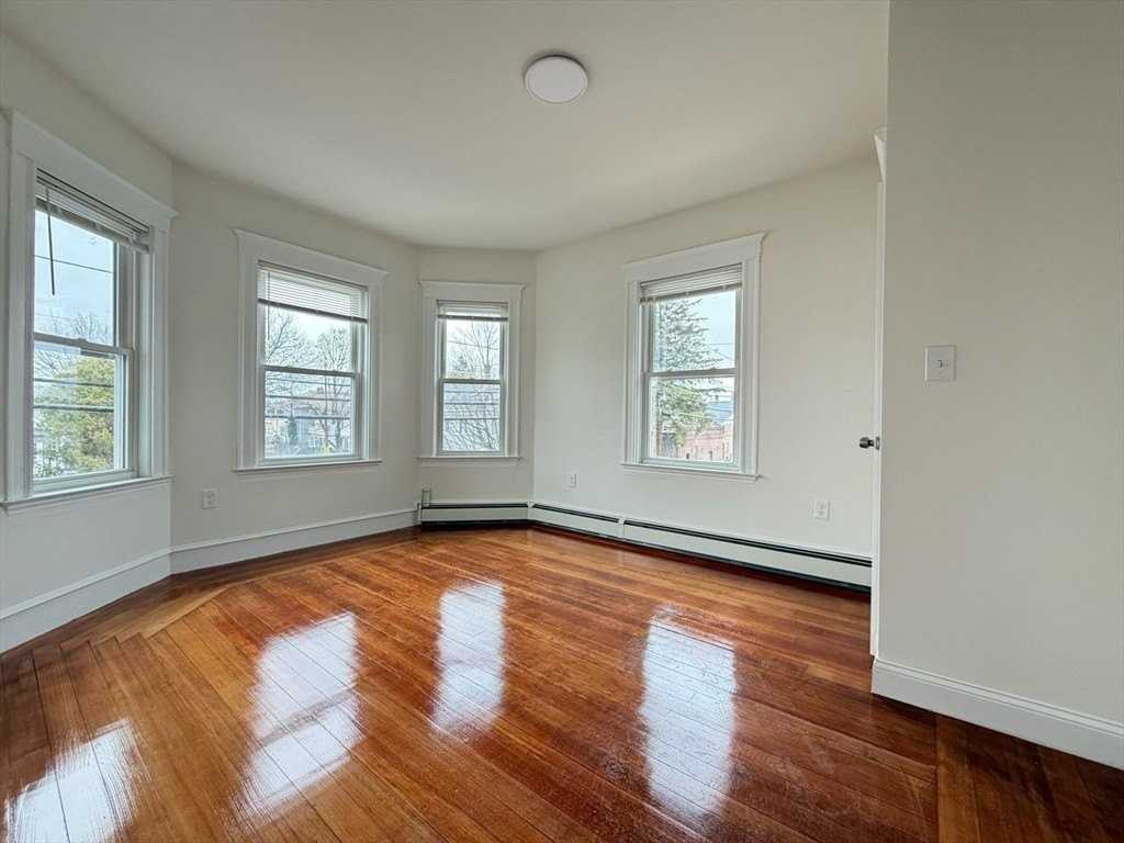 2 Newbury Ave - Photo 5 of 12