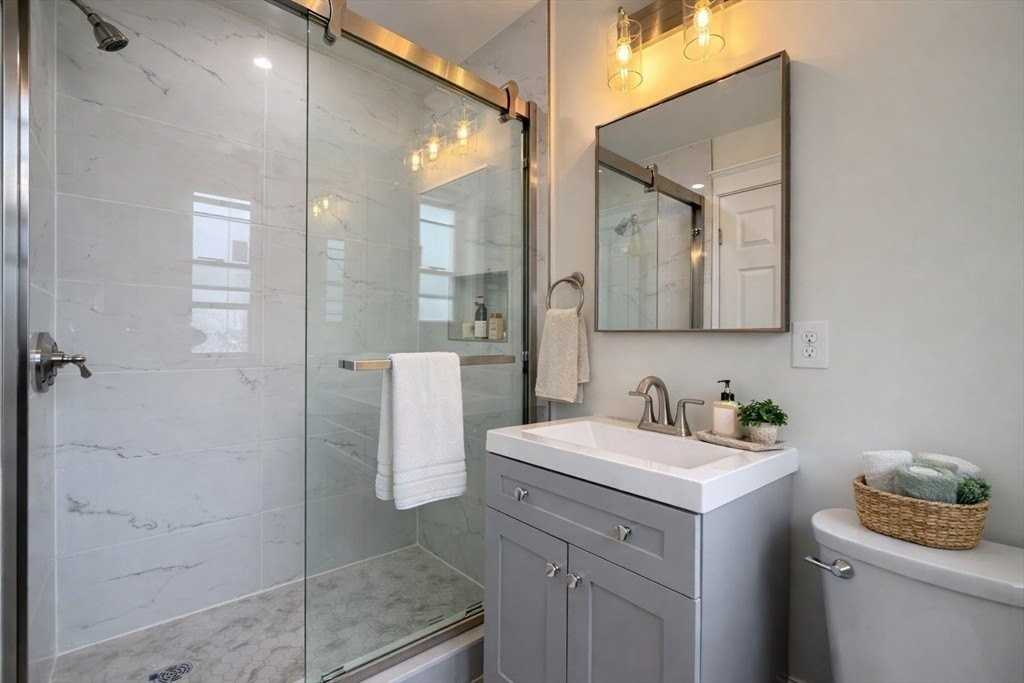 2 Newbury Ave - Photo 7 of 12