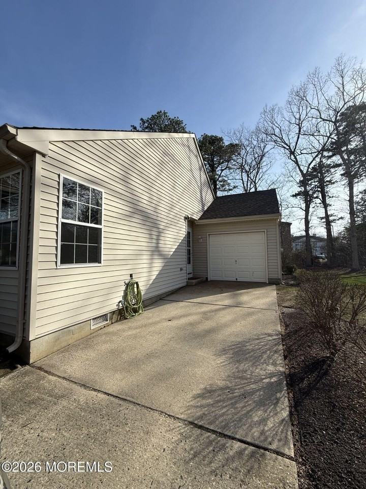 12 Timberline Dr - Photo 2 of 12