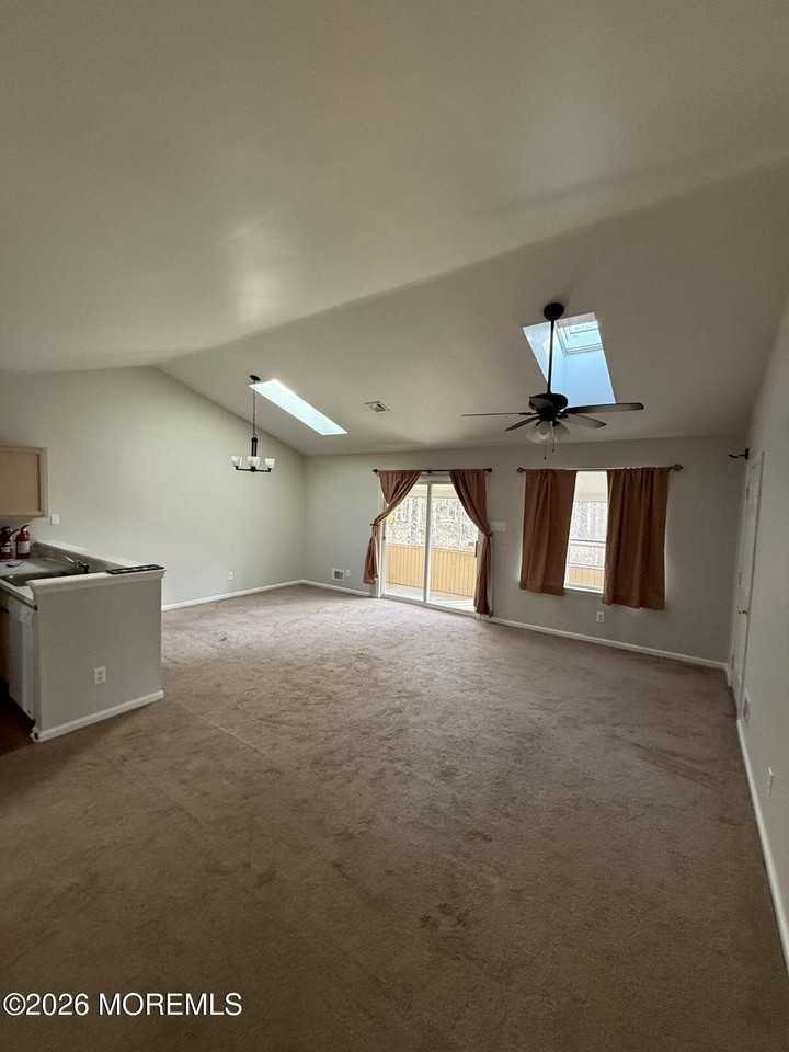 12 Timberline Dr - Photo 3 of 12