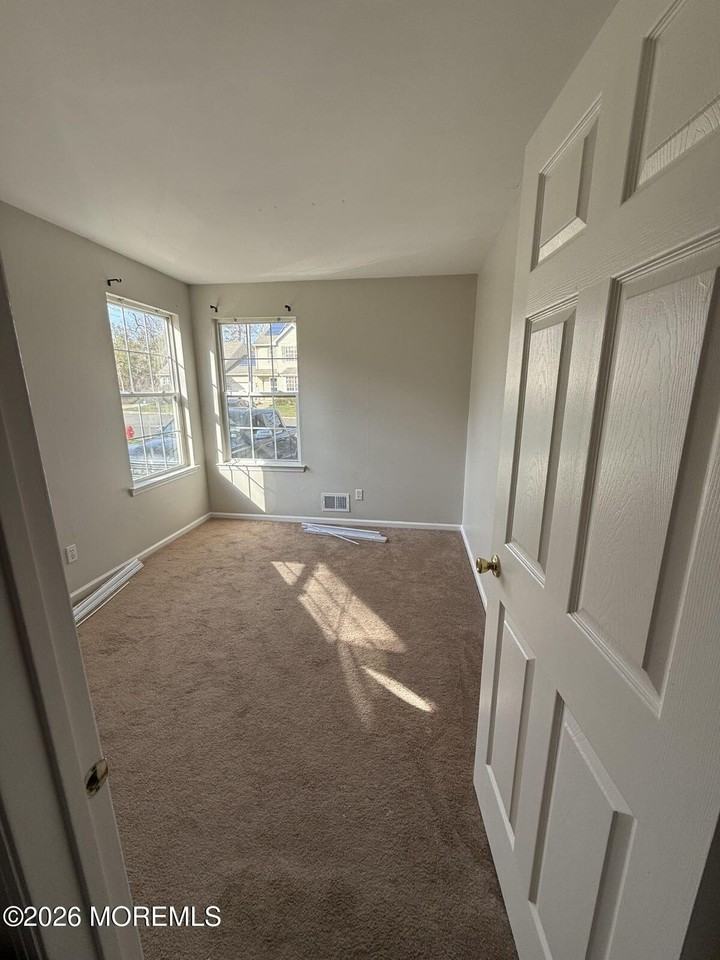 12 Timberline Dr - Photo 7 of 12