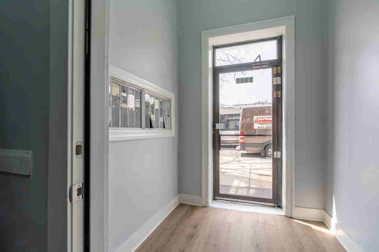 6239 N Western Ave Unit 311 - Photo 4 of 29