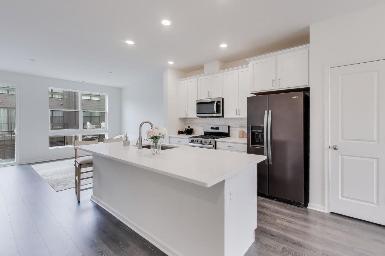 2251 Venture Dr Unit 2251 - Photo 2 of 34