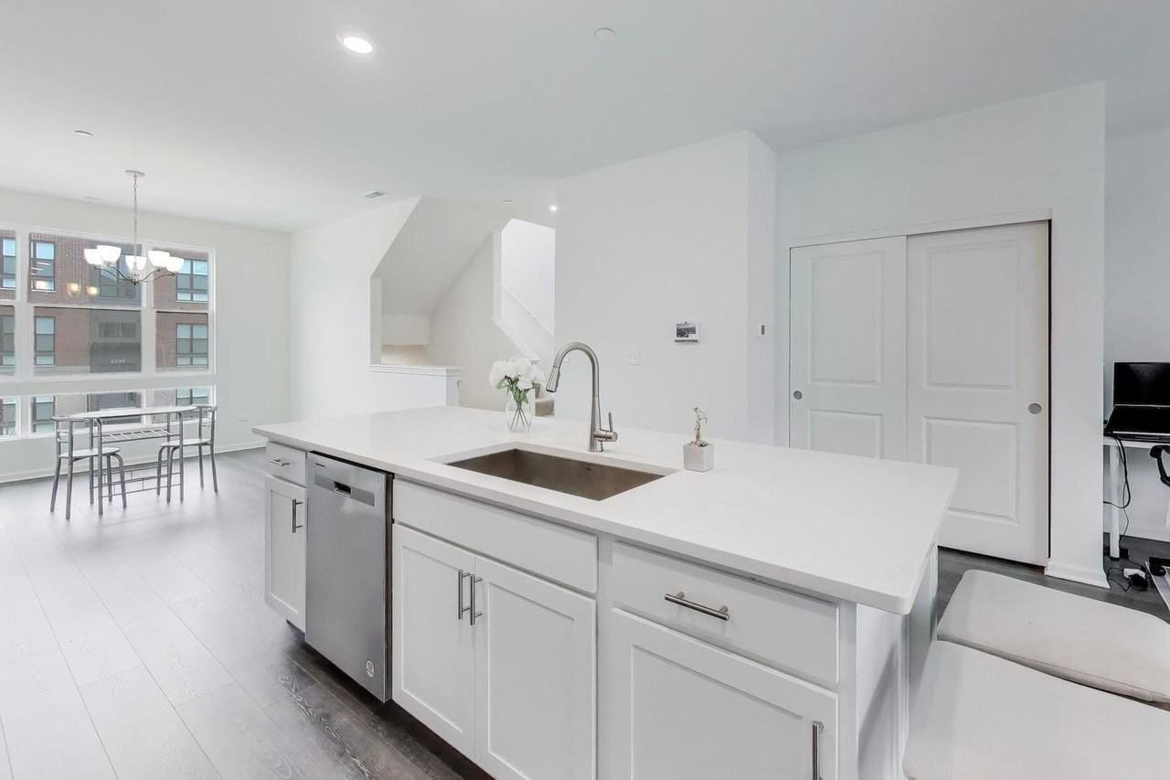 2251 Venture Dr Unit 2251 - Photo 3 of 34