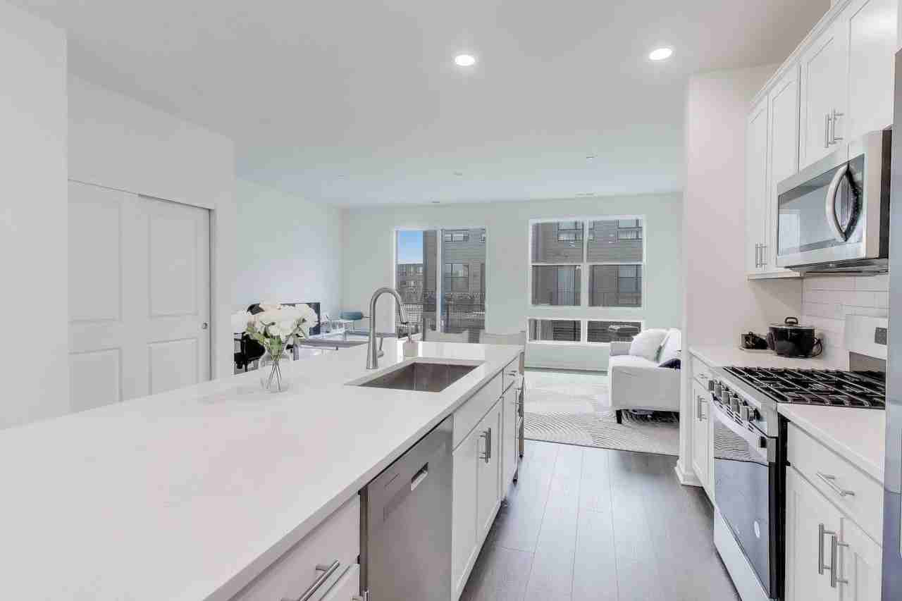 2251 Venture Dr Unit 2251 - Photo 5 of 34