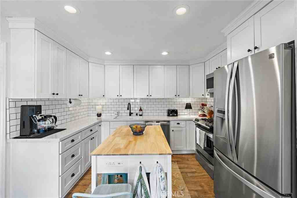 1185 Noria St - Photo 4 of 25