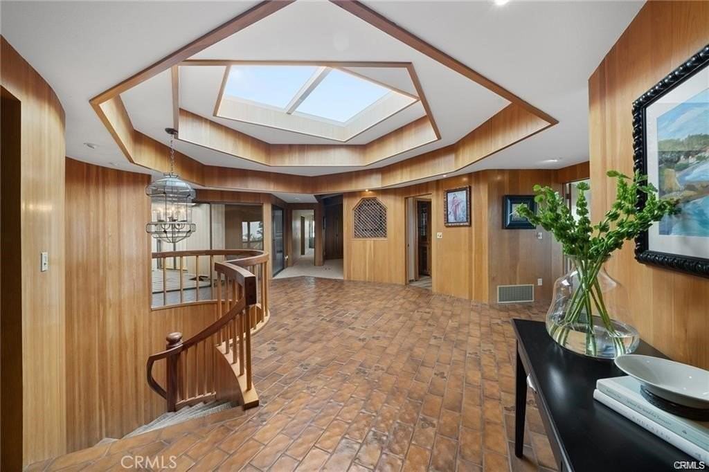 814 Emerald Bay - Photo 5 of 37