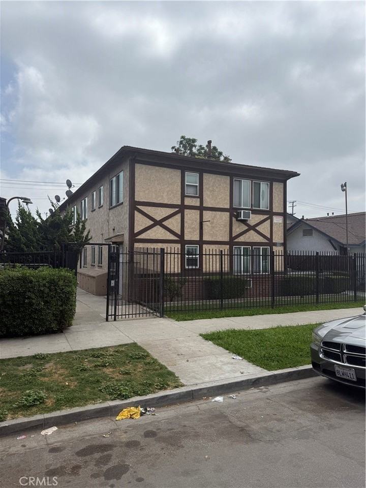 1880 Pine Ave #9 - Photo 4 of 15